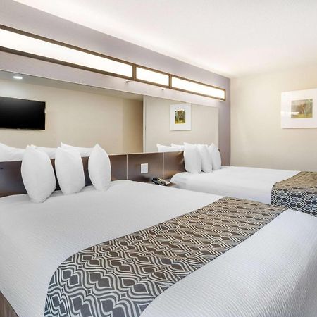 Microtel Inn & Suites By Wyndham Brooksville Ridge Manor Exterior foto