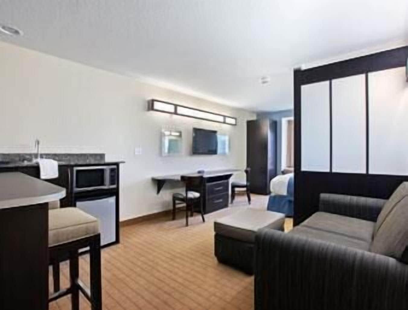 Microtel Inn & Suites By Wyndham Brooksville Ridge Manor Exterior foto