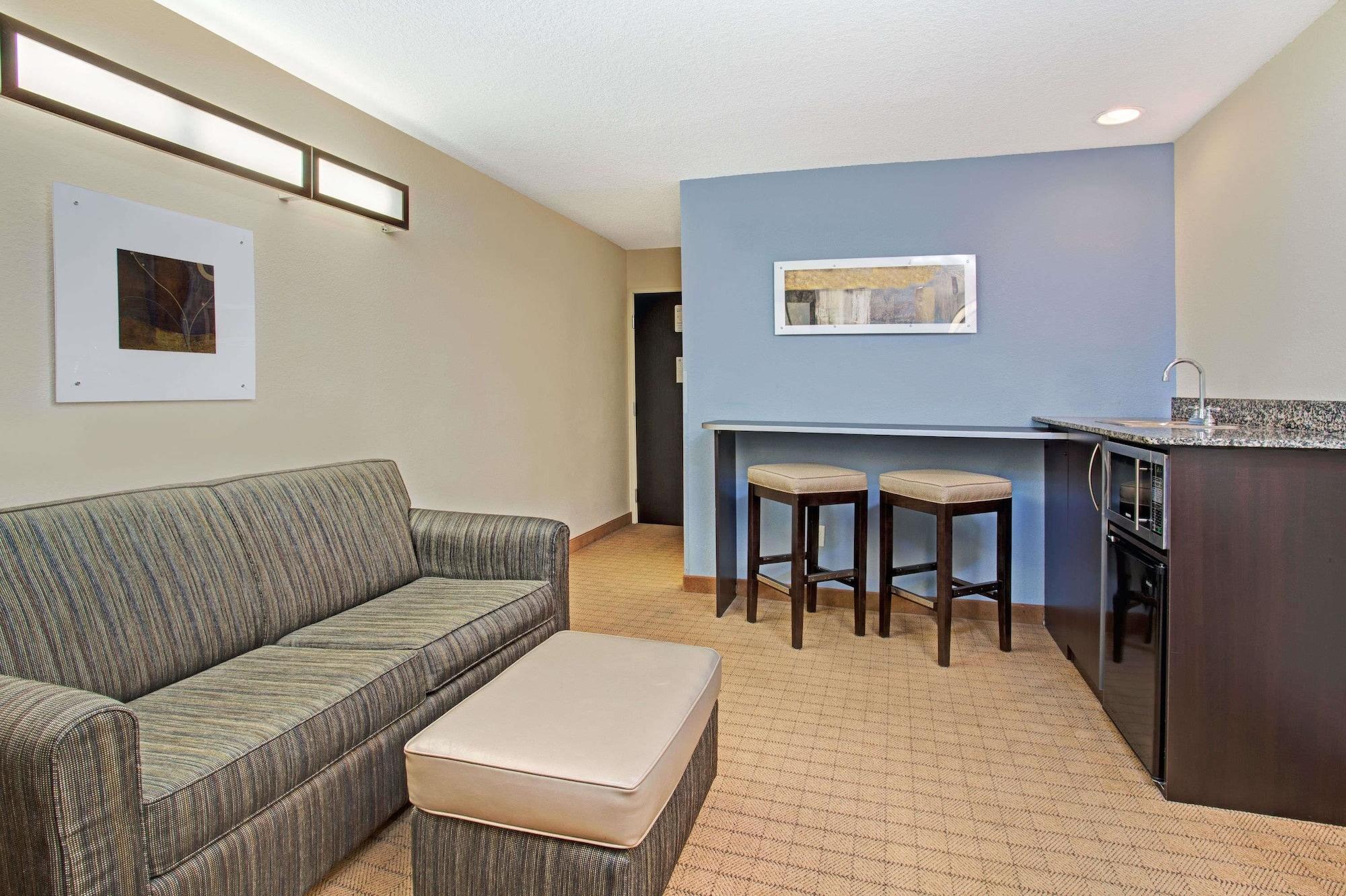 Microtel Inn & Suites By Wyndham Brooksville Ridge Manor Exterior foto