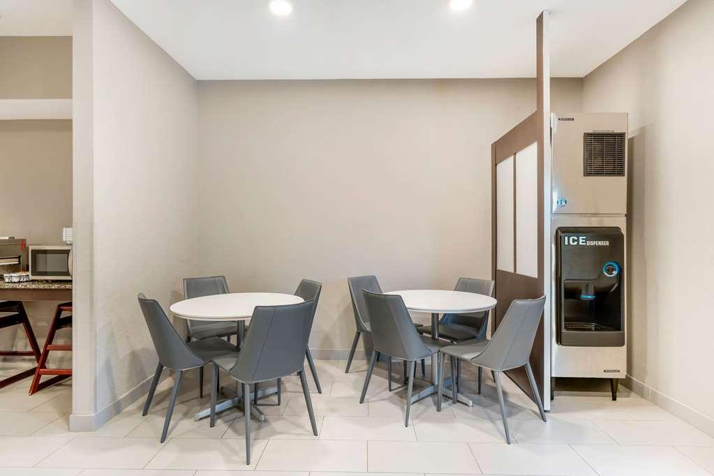 Microtel Inn & Suites By Wyndham Brooksville Ridge Manor Restaurante foto